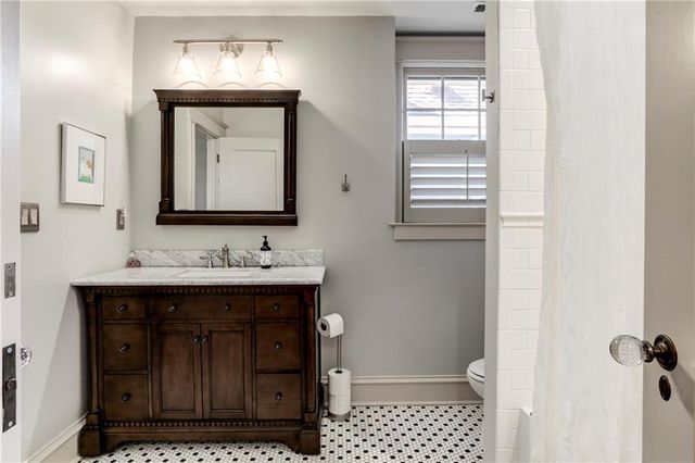 3820 CAMPBELL Street, Kansas City, MO 64109