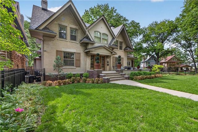 3820 CAMPBELL Street, Kansas City, MO 64109