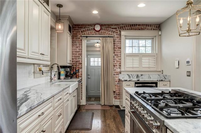 3820 CAMPBELL Street, Kansas City, MO 64109