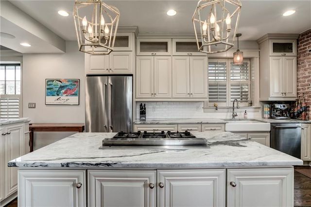 3820 CAMPBELL Street, Kansas City, MO 64109