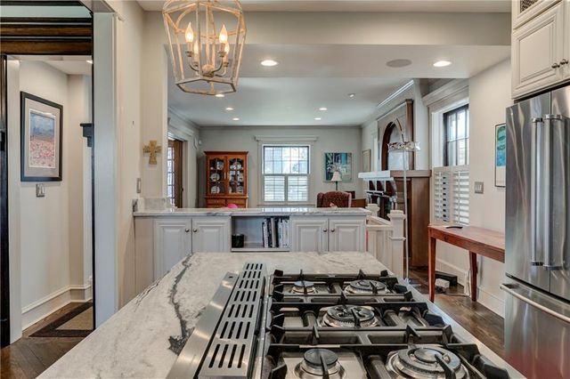 3820 CAMPBELL Street, Kansas City, MO 64109