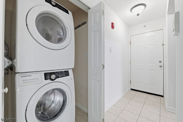 191 Sierra Ct 191, Woodbridge Twp., NJ 07095