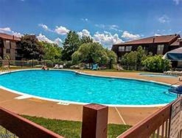 191 Sierra Ct 191, Woodbridge Twp., NJ 07095
