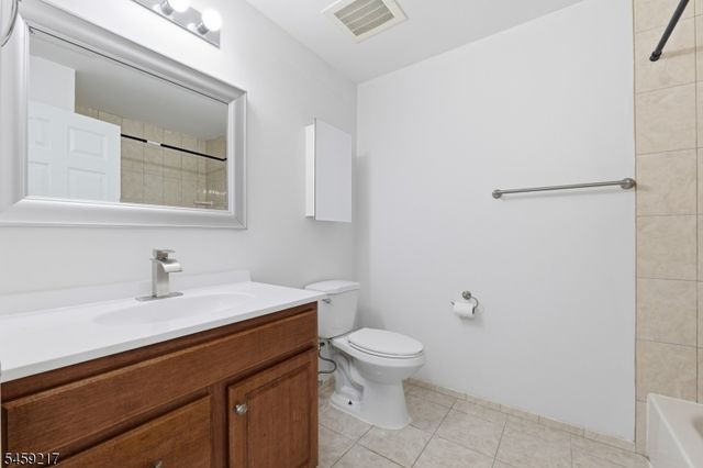 191 Sierra Ct 191, Woodbridge Twp., NJ 07095