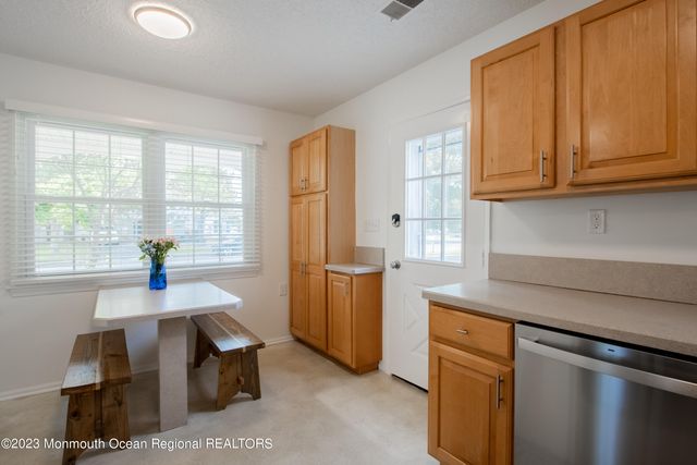 49 Williamsburg Drive, Tinton Falls, NJ 07753