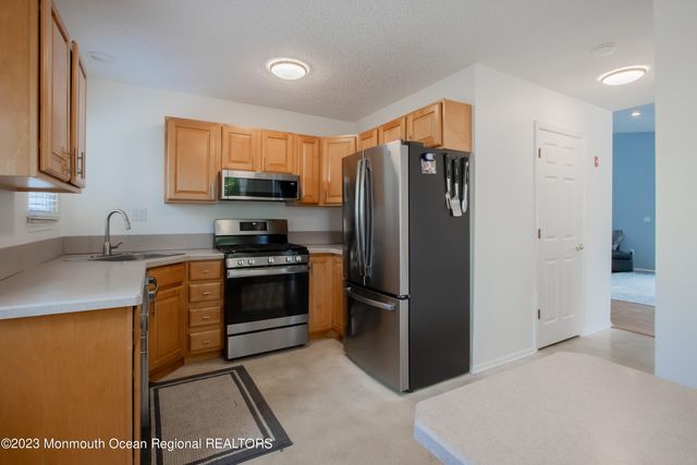 49 Williamsburg Drive, Tinton Falls, NJ 07753