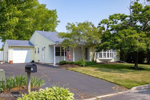 49 Williamsburg Drive, Tinton Falls, NJ 07753