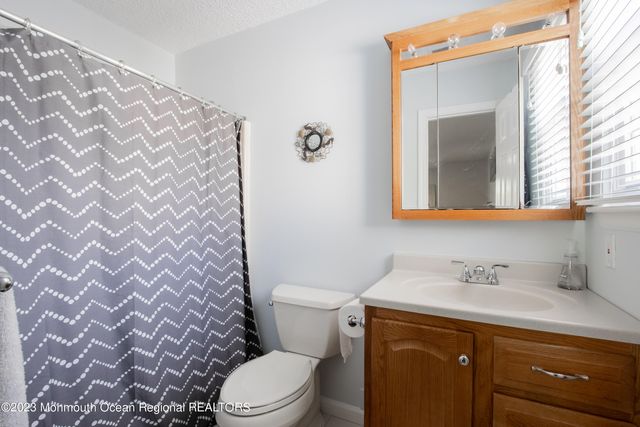 49 Williamsburg Drive, Tinton Falls, NJ 07753