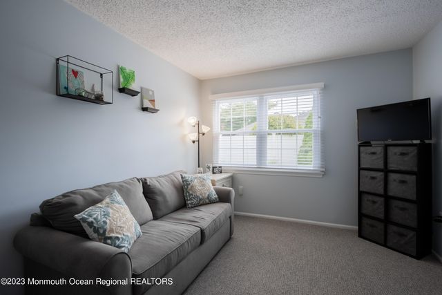 49 Williamsburg Drive, Tinton Falls, NJ 07753