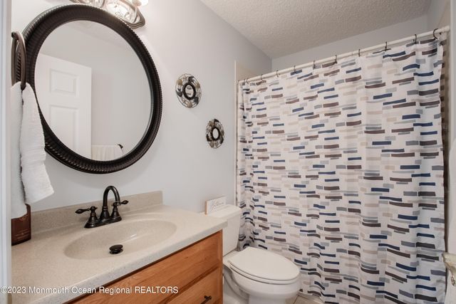 49 Williamsburg Drive, Tinton Falls, NJ 07753