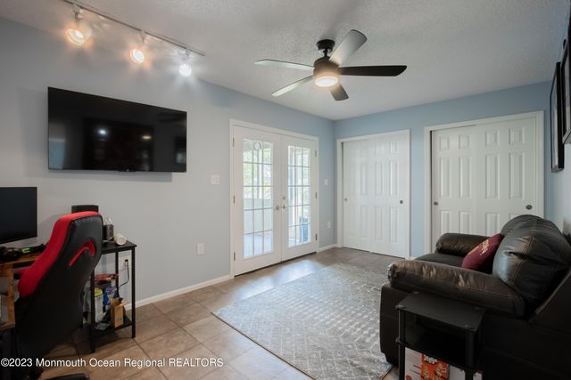 49 Williamsburg Drive, Tinton Falls, NJ 07753