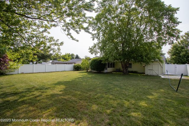49 Williamsburg Drive, Tinton Falls, NJ 07753