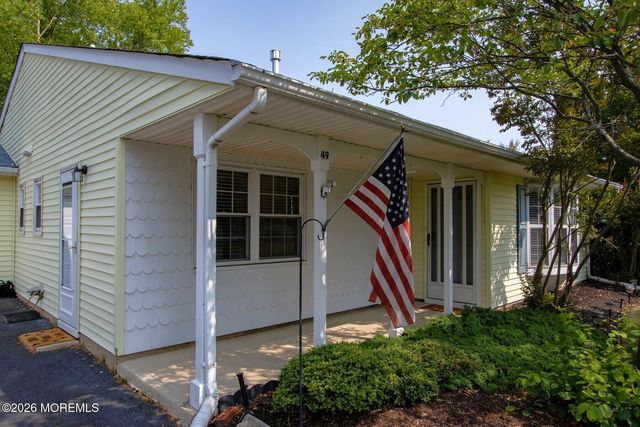 49 Williamsburg Drive, Tinton Falls, NJ 07753
