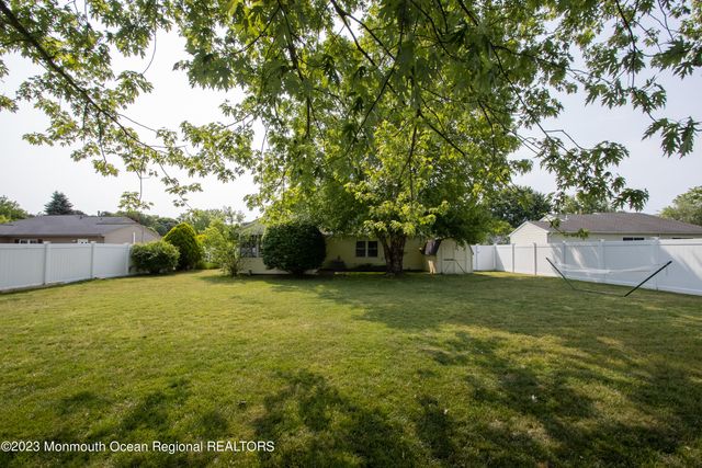 49 Williamsburg Drive, Tinton Falls, NJ 07753