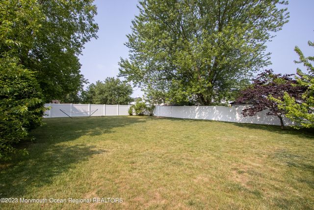 49 Williamsburg Drive, Tinton Falls, NJ 07753
