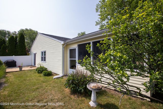 49 Williamsburg Drive, Tinton Falls, NJ 07753