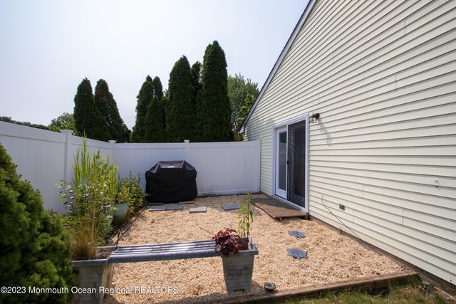 49 Williamsburg Drive, Tinton Falls, NJ 07753