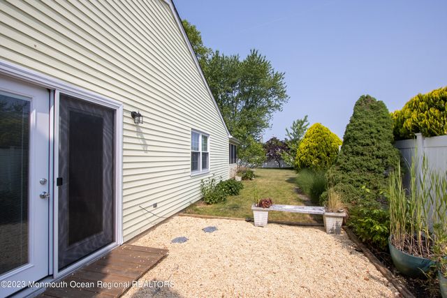 49 Williamsburg Drive, Tinton Falls, NJ 07753