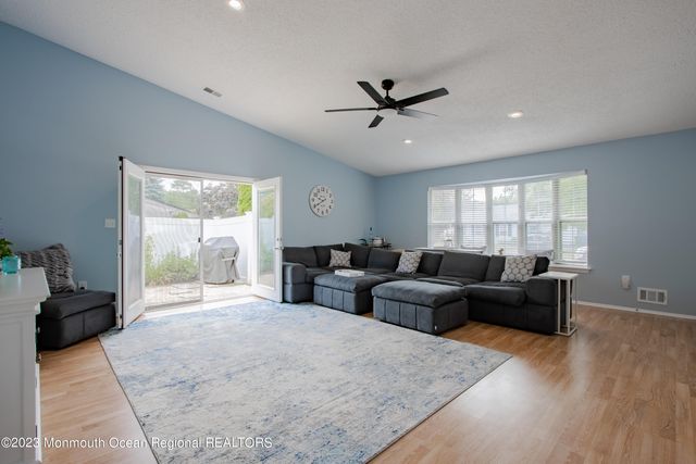 49 Williamsburg Drive, Tinton Falls, NJ 07753