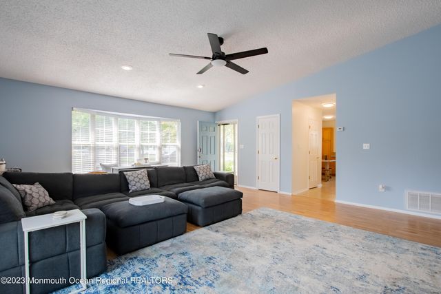 49 Williamsburg Drive, Tinton Falls, NJ 07753
