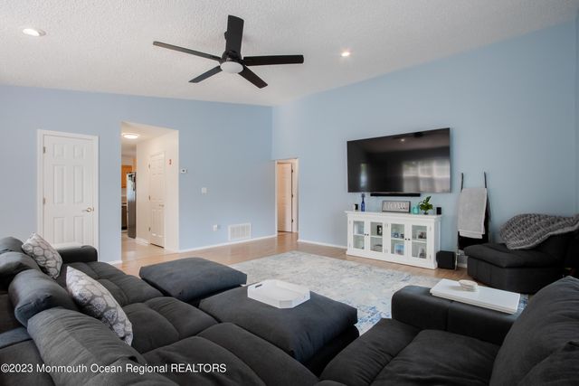 49 Williamsburg Drive, Tinton Falls, NJ 07753