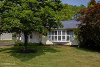 49 Williamsburg Drive, Tinton Falls, NJ 07753