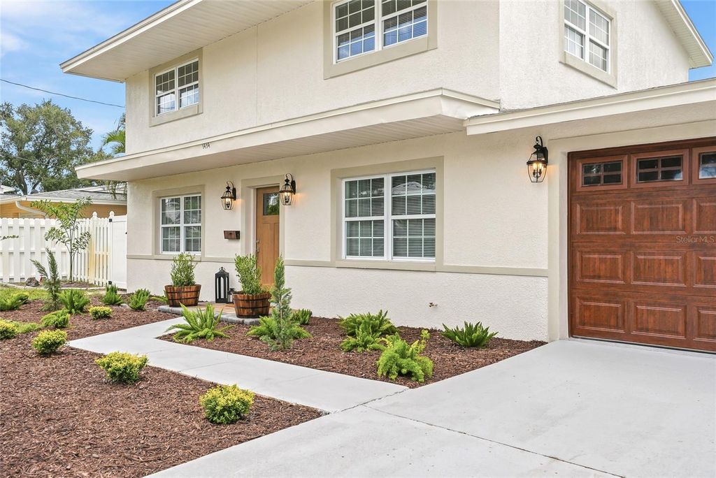 Image 3 of property listing at 1494 85TH AVENUE N, St Petersburg, FL 33702