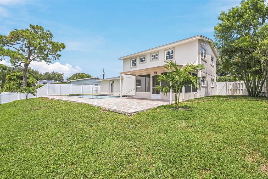 Image 4 of property listing at 1494 85TH AVENUE N, St Petersburg, FL 33702