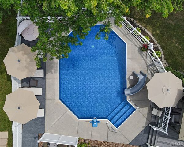 5018 Chesapeake Drive, Clay, NY 13212