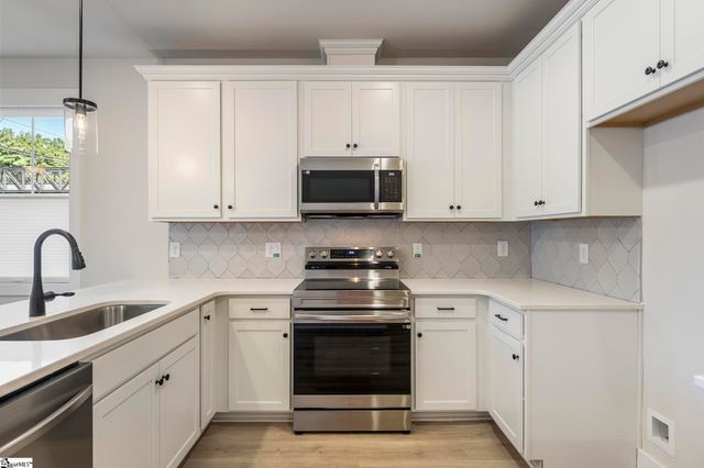 1198 N Pleasantburg Drive, Greenville, SC 29607