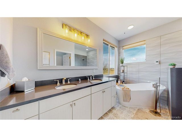 831 Glenarbor Cir, Longmont, CO 80504