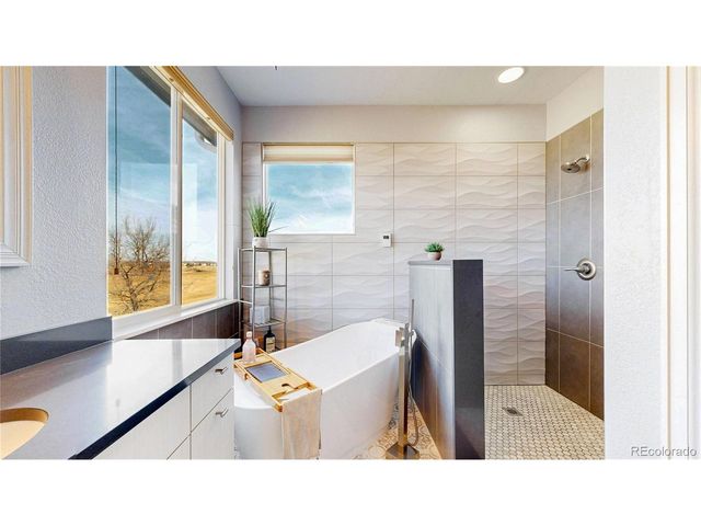 831 Glenarbor Cir, Longmont, CO 80504