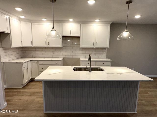 25264 E Sunset Maple Drive, Perrysburg, OH 43551