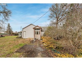 17525 Sw STARK St, Beaverton, OR 97006