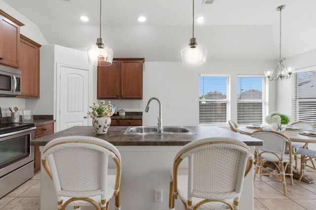 207 Old Spanish Trail, Waxahachie, TX 75167