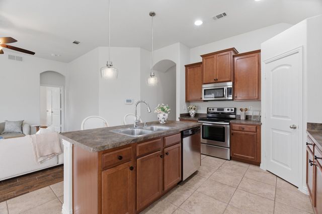 207 Old Spanish Trail, Waxahachie, TX 75167