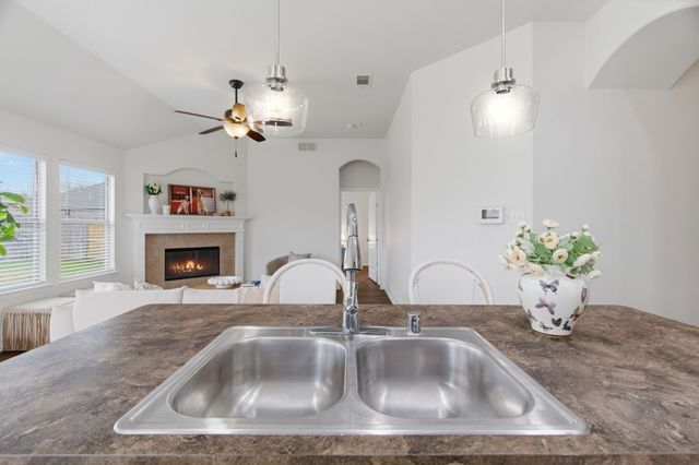 207 Old Spanish Trail, Waxahachie, TX 75167