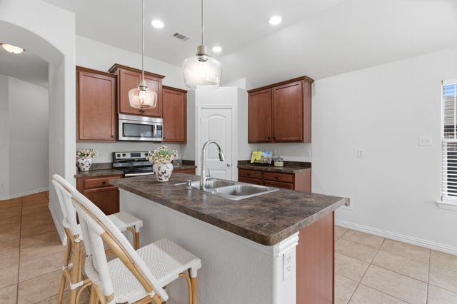 207 Old Spanish Trail, Waxahachie, TX 75167