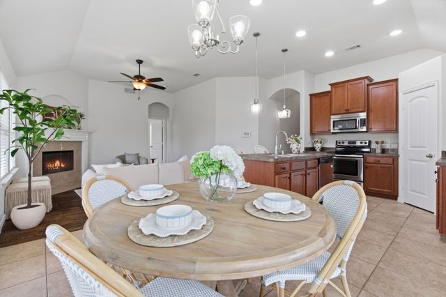 207 Old Spanish Trail, Waxahachie, TX 75167