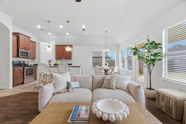 207 Old Spanish Trail, Waxahachie, TX 75167