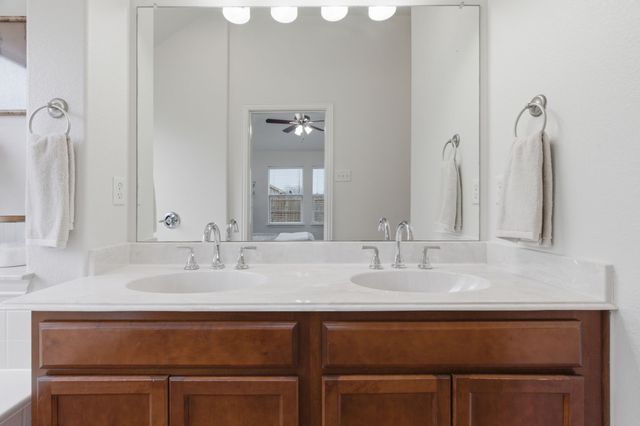 207 Old Spanish Trail, Waxahachie, TX 75167