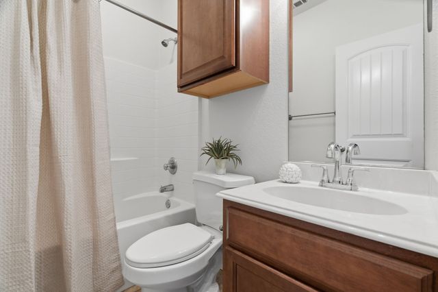 207 Old Spanish Trail, Waxahachie, TX 75167