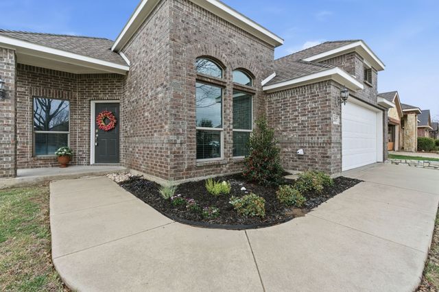 207 Old Spanish Trail, Waxahachie, TX 75167