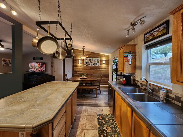 198 Flamingo Drive, Eagle Point, OR 97524