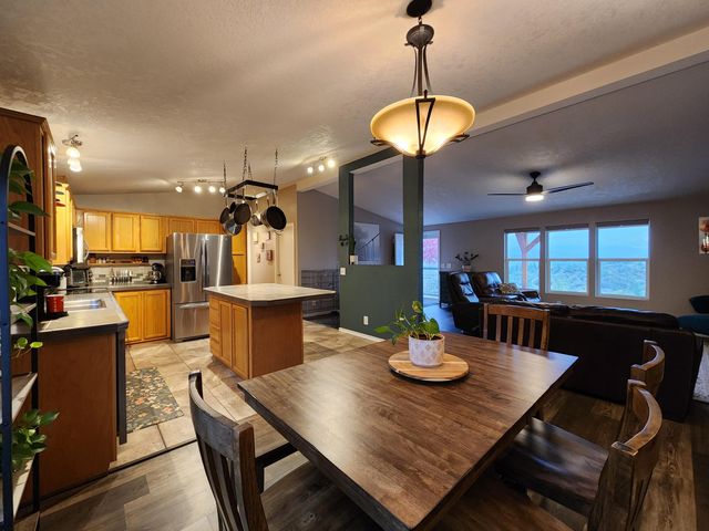 198 Flamingo Drive, Eagle Point, OR 97524