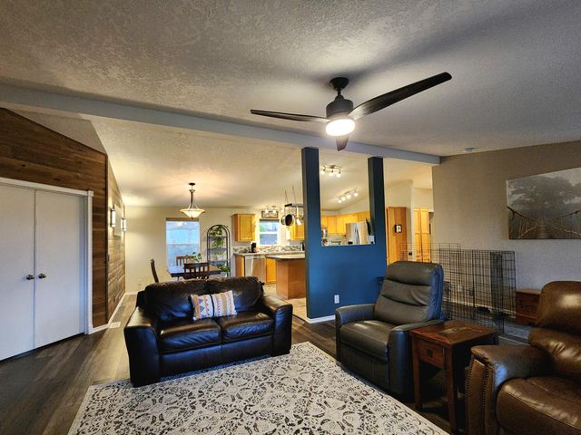 198 Flamingo Drive, Eagle Point, OR 97524