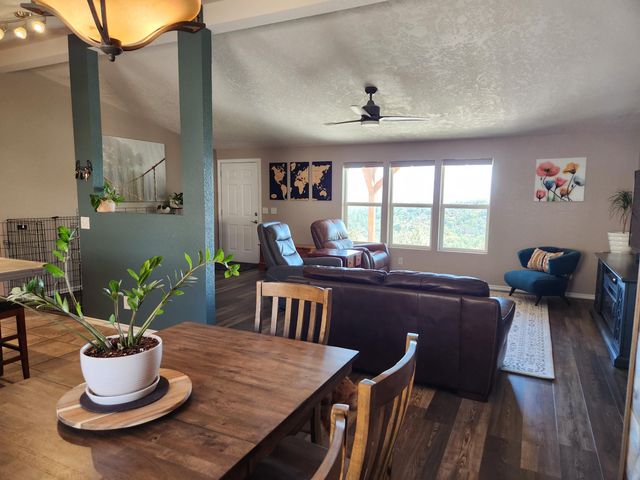 198 Flamingo Drive, Eagle Point, OR 97524