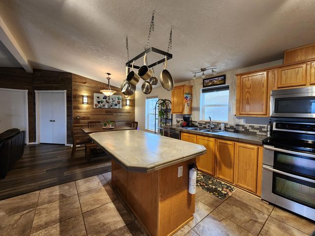 198 Flamingo Drive, Eagle Point, OR 97524