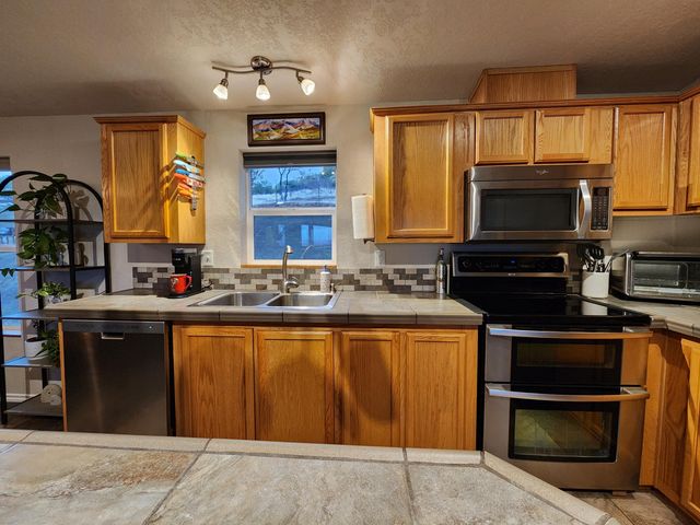 198 Flamingo Drive, Eagle Point, OR 97524