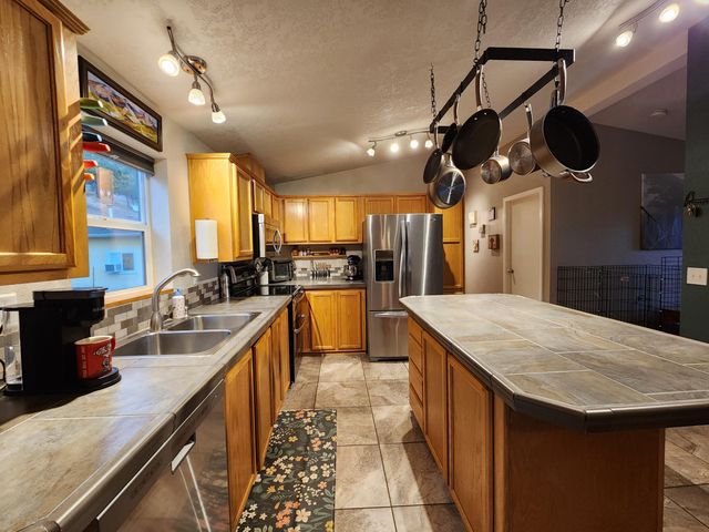 198 Flamingo Drive, Eagle Point, OR 97524